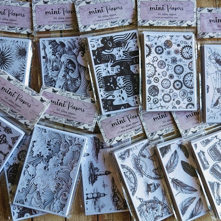 Mini papers black and white
