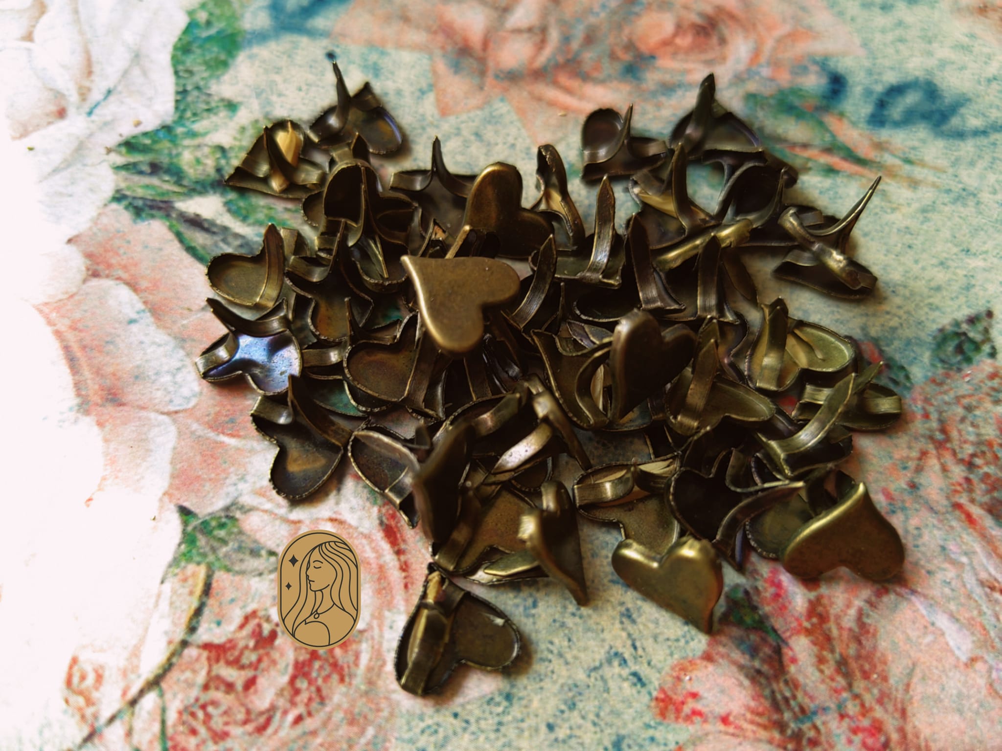 Vintage brads with Manu shapes and colors - Image 8